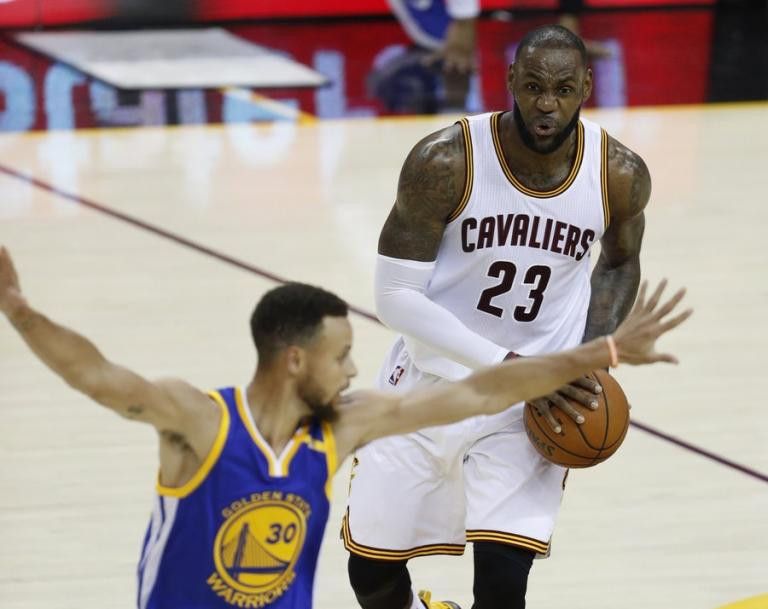 «Πόλεμος» μεταξύ του Αμερικανού Προέδρου και των πρωταθλητών του NBA: «Αλήτη Τραμπ»